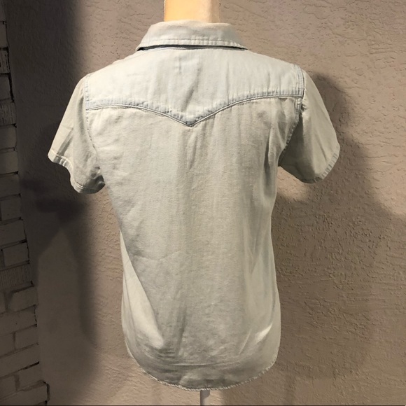 Levi’s Short Sleeve Distressed Western Shirt - Picture 2 of 5